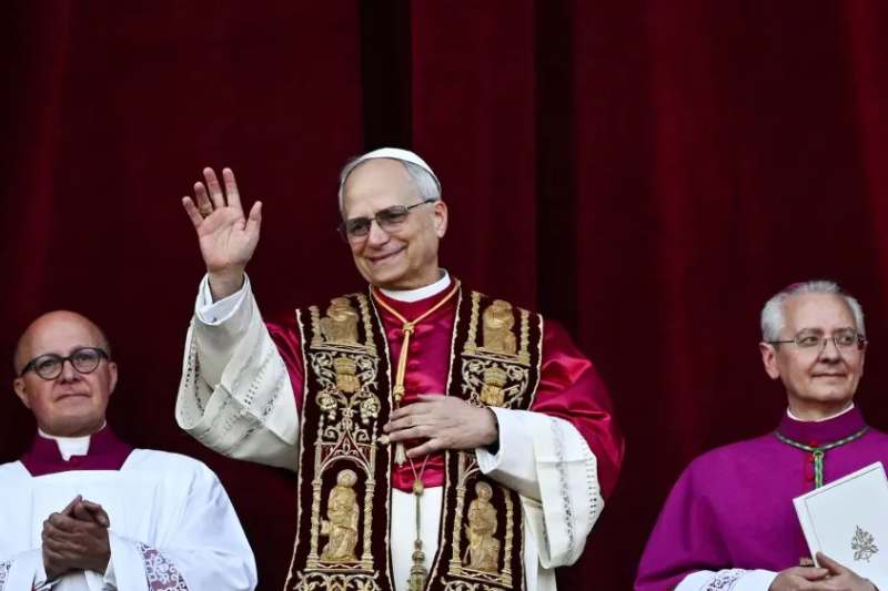 Cardinal-Robert-Prevost-waving-to-crowd-after-papal-election