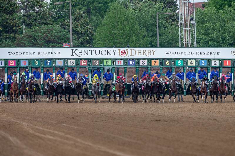 Horses-racing-at-the-Kentucky-Derby-2025-at-Churchill-Downs