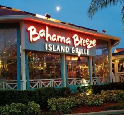 Bahama-Breeze-restaurant-with-a-closed-sign
