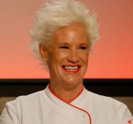Chef-Anne-Burrell-smiling-on-Food-Network-set
