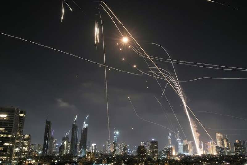 Iranian-missiles-launched-toward-Israel-skyline-at-nigh
